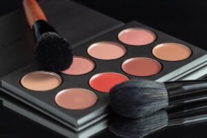 春の乾燥が敏感肌に与える影響とおすすめ化粧品は？